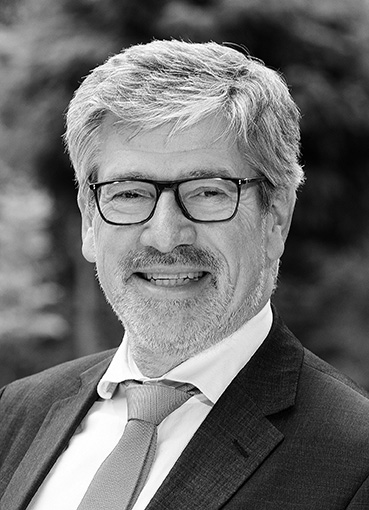 Dr. Schücljais